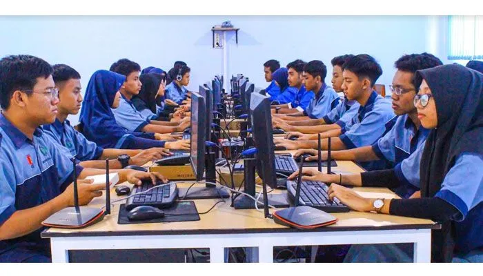 Lantas, apa saja jurusan SMK paling banyak jadi incaran perusahaan besar dan bergaji tinggi? Mari kita cek selengkapnya.