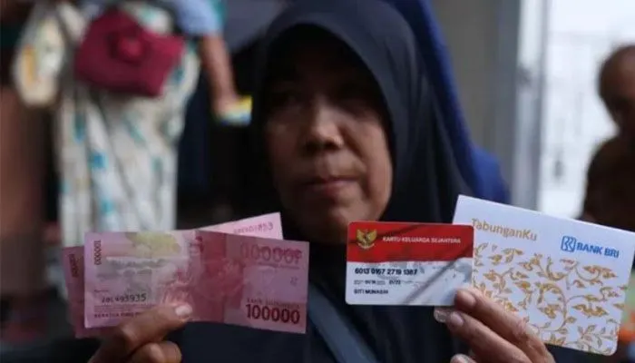 Hanya bermodalkan ponsel dan akses internet, Anda sudah dapat mendaftarkan diri sebagai calon penerima manfaat bansos di tahun 2024 ini.