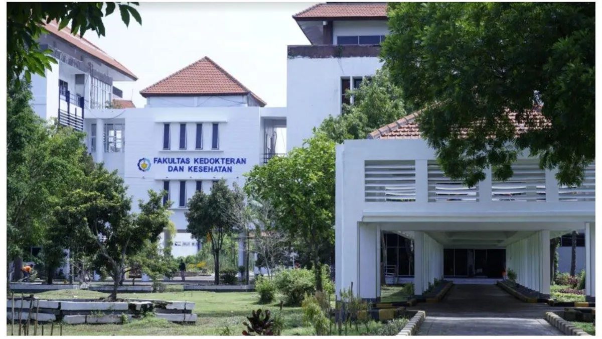 Jalur Golden Ticket ini dikhususkan untuk calon mahasiswa yang mempunyai prestasi di bidang akademik maupun non akademik.