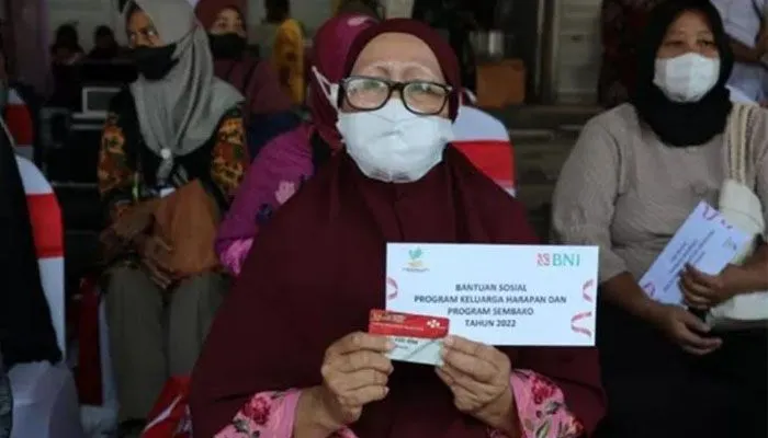 Baru-baru ini banyak Keluarga Penerima Manfaat (KPM) yang menerima saldo bantuan Program Keluarga Harapan (PKH) masuk di kartu KKS-nya.