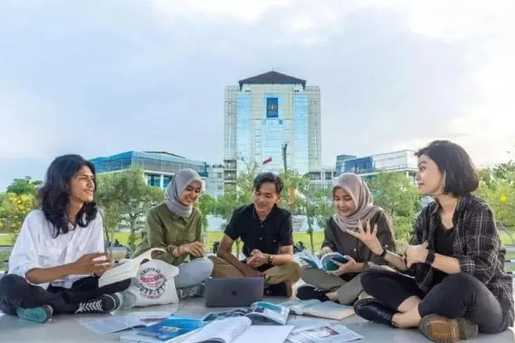 Mahasiswa UNESA