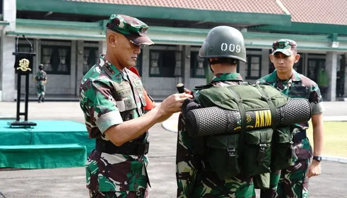 Akademi Militer (AKMIL)