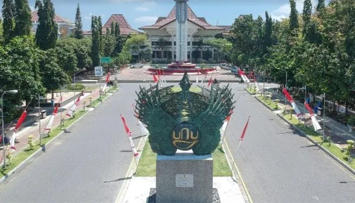 Universitas Negeri Yogyakarta (UNY) | Perguruan tinggi mana sajakah yang memiliki Jurusan Teknik Sipil terbaik di Indonesia versi THE World University Rangkings tahun 2024.