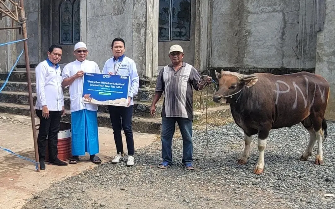 Dalam rangka merayakan Hari Raya Idul Adha 1445 Hijriah, PT Permodalan Nasional Madani atau PNM menyalurkan hewan kurban di berbagai titik 3T (Tertinggal, Terluar, Terdepan) di Indonesia.