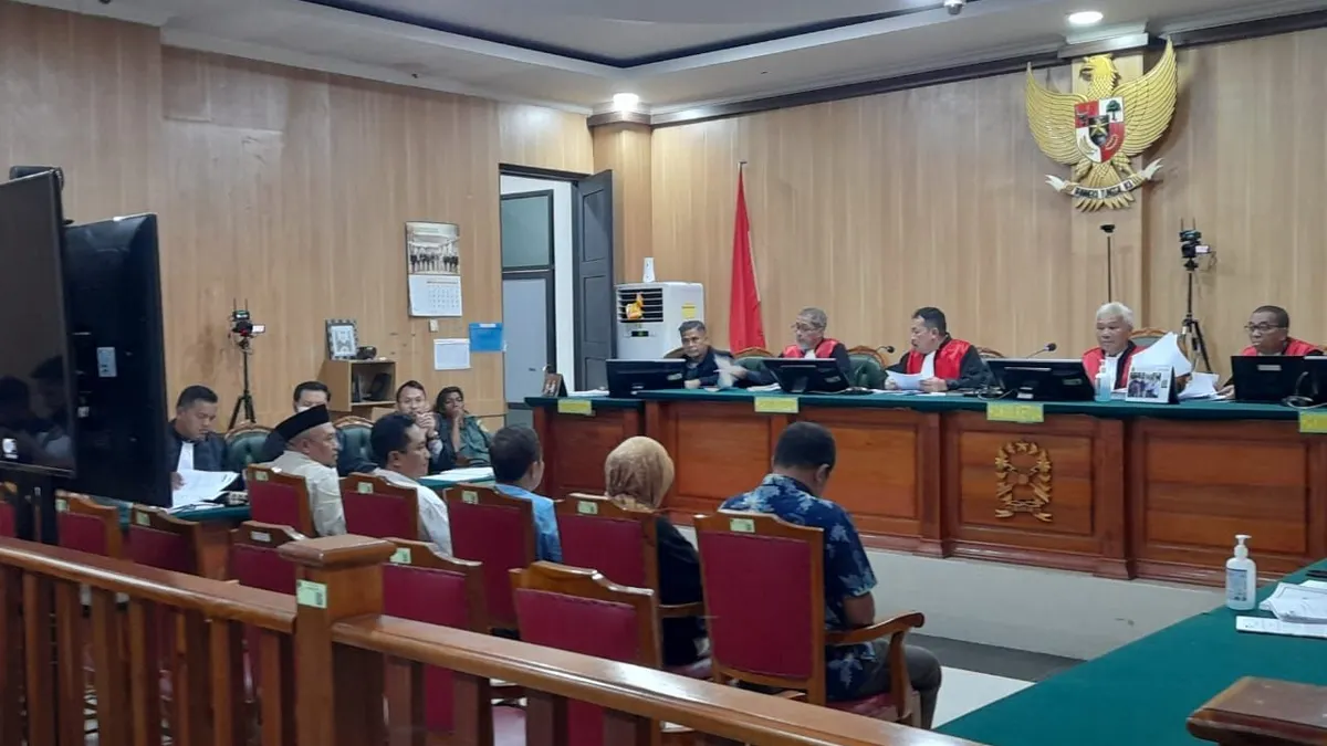Presiden Direktur PT Nusa Halmahera Minerals (NHM) Haji Robert Nitiyudo Wachjo, hadir langsung sebagai saksi dalam kelanjutan sidang pemeriksaan perkara kasus dugaan suap mantan Gubernur Maluku Utara (Malut), Abdul Ghani Kasuba (AGK), di Pengadilan Negeri (PN) Ternate, Rabu (03/07).