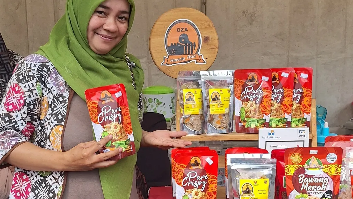 Nasabah binaan PNM Mekaar Yulianti memiliki cerita menarik dalam menjalankan bisnis cemilan unik.