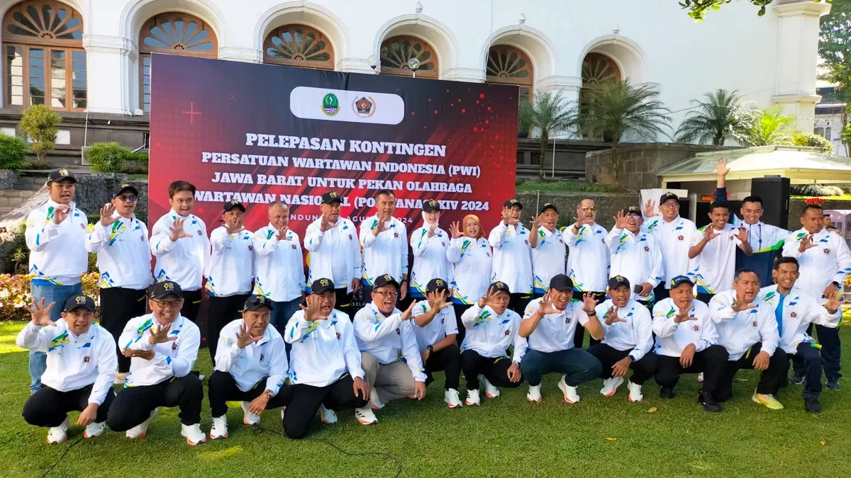 Lepas Atlet Porwarnas, Pj Gubernur Jabar Berpesan Junjung Tinggi Sportivitas