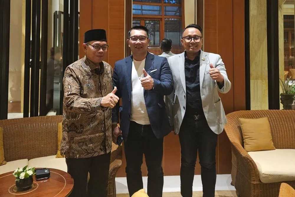 Pasangan KDM-Ahmad Hidayat mendapat dukungan secara lisan dari Ketua PW NU Jawa Barat, KH Juhadi Muhammad.