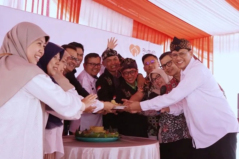 Lokasi pemberdayaan yang dinamakan Desa Berdaya Pasanggrahan ini satu dari 1.737 lokasi binaan Rumah Zakat yang tersebar di 33 Provinsi.