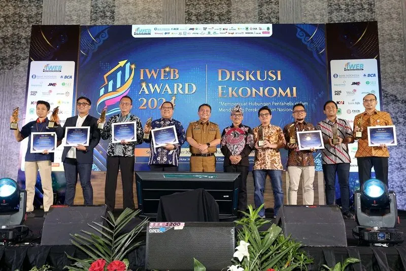 IWEB Award 2024 dirancang tidak hanya sebagai pengakuan atas pencapaian, tetapi juga mendorong keberlanjutan dalam keterbukaan informasi.