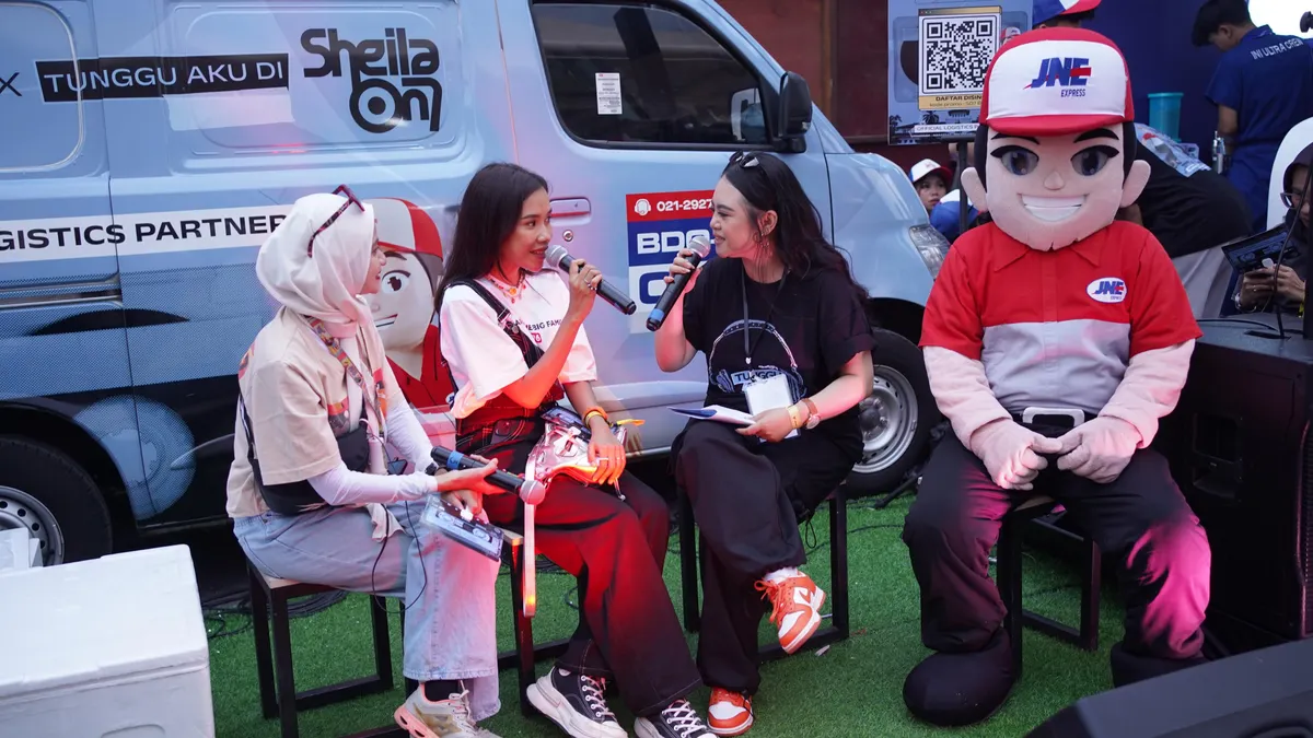 Keseruan Konser Sheila On 7 di Bandung, JNE Hadir dengan Program Tukar Poin