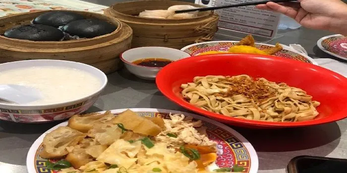Jakarta Selatan memiliki beragam pilihan kuliner hits dari Dari hidangan Nusantara hingga kuliner Internasional.