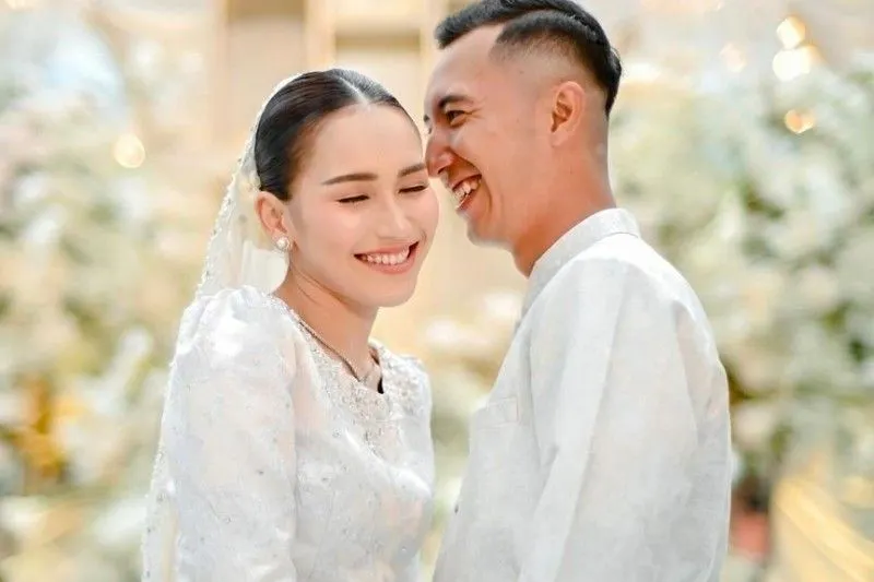 Ayu Ting Ting batal nikah dengan Lettu Muhammad Fardhana.
