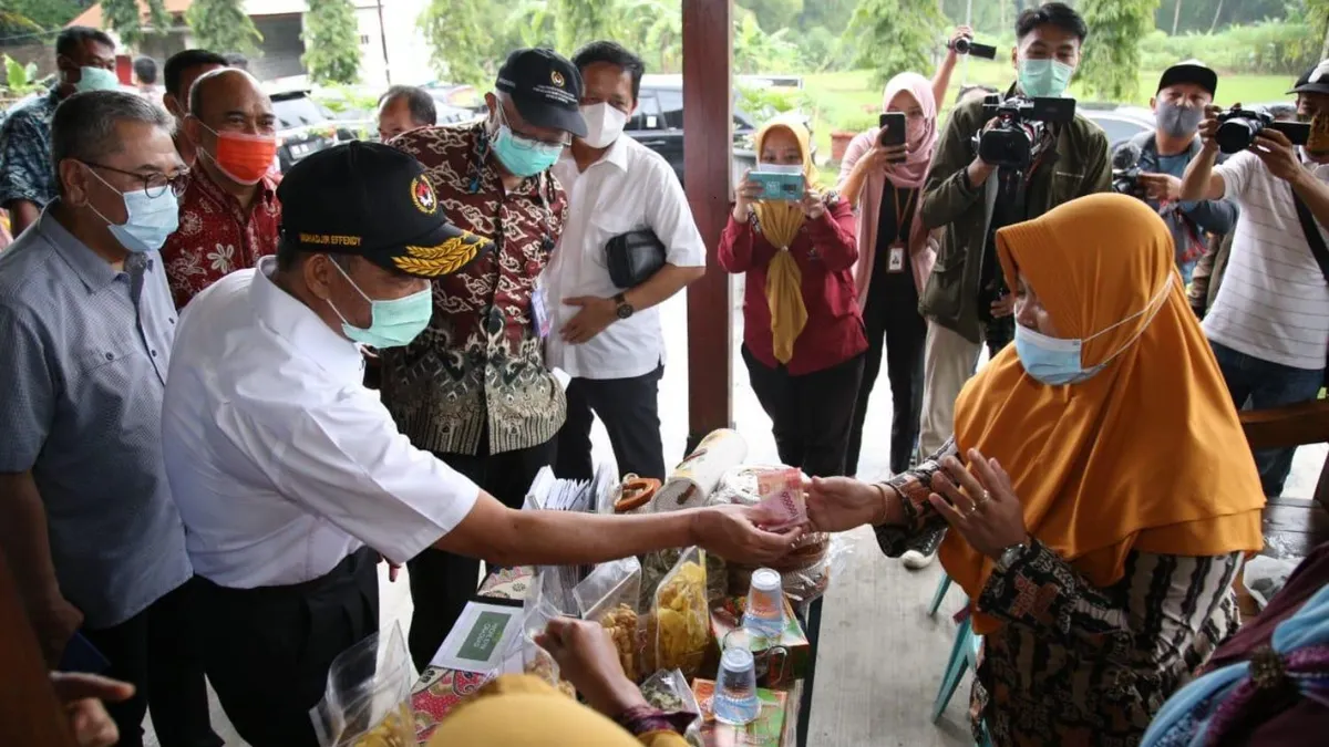 Untuk KPM PKH yang memiliki komponen naik jenjang yaitu balita ke SD, SD ke SMP, SMP ke SMA, SMA dan lulus tapi memiliki komponen lainnya di beberapa hari ini banyak yang melaporkan sudah ada saldo masuk bantuan PKH-nya.