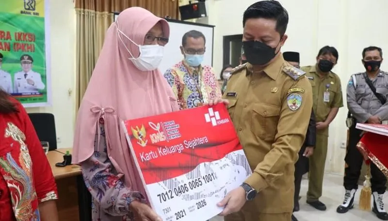 Pemerintah Daerah Provinsi Jawa Timur memiliki program PKH Plus atau PKH tambahan sebesar Rp500 ribu setiap triwulan sekali.