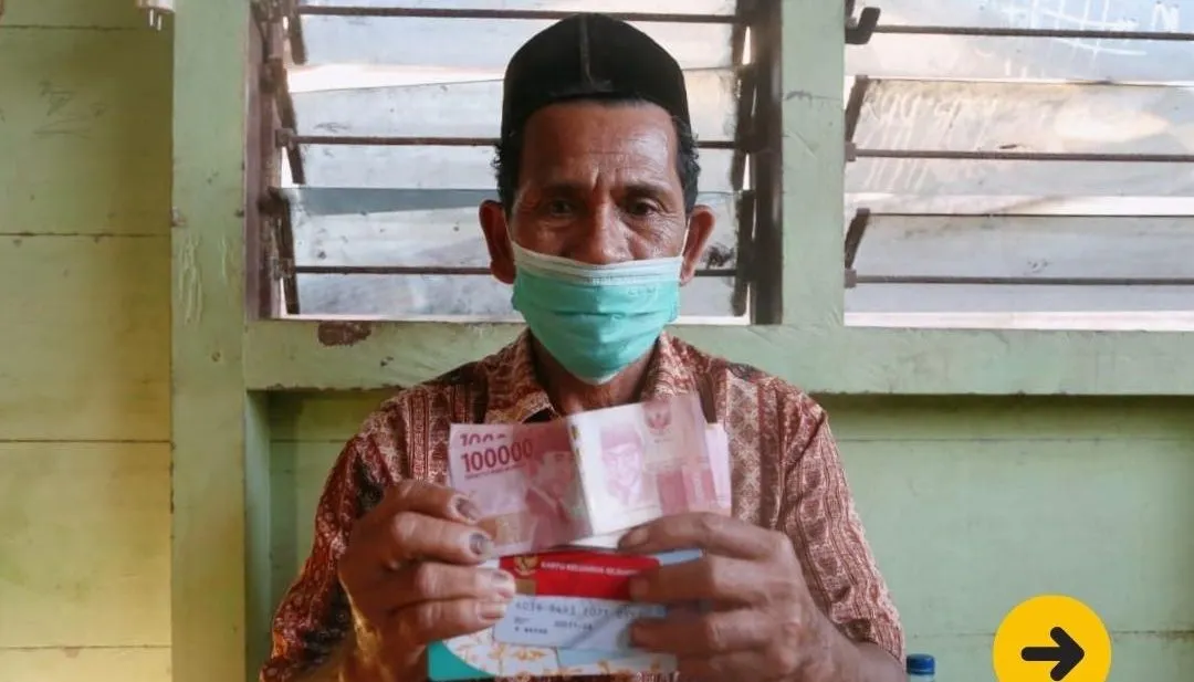 Meski belum bisa dicairkan dalam waktu dekat, KPM PKH dan BPNT masih bisa mendapatkan kesempatan untuk menerima bansos di awal bulan ini.