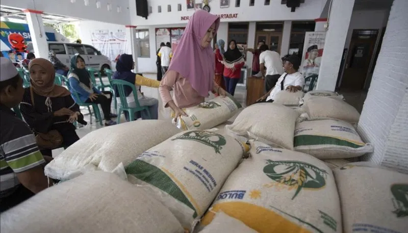 Ilustrasi bantuan pangan yang disalurkan di 20 kabupaten kota