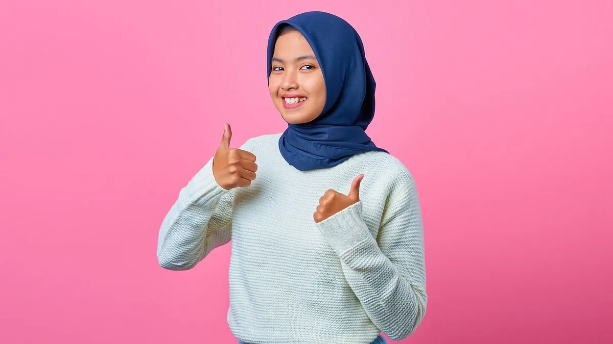 Banyak program pendidikan yang ditawarkan berbagai lembaga hingga instansi pemerintah untuk para calon mahasiswa baru yang berprestasi.