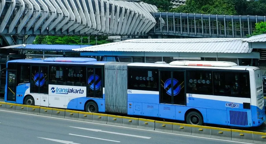 TransJakarta adalah jaringan bus raya terpadu (BRT) Pertama di Asia Tenggara dan Selatan yang didesain berdasarkan sistem TransMilenio.