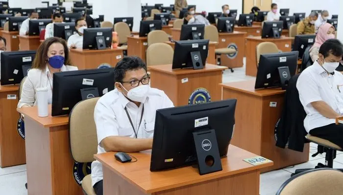 Keinginan untuk menjadi seorang Pegawai Negeri Sipil (PNS) merupakan tujuan karier yang diidamkan oleh banyak individu di Indonesia.