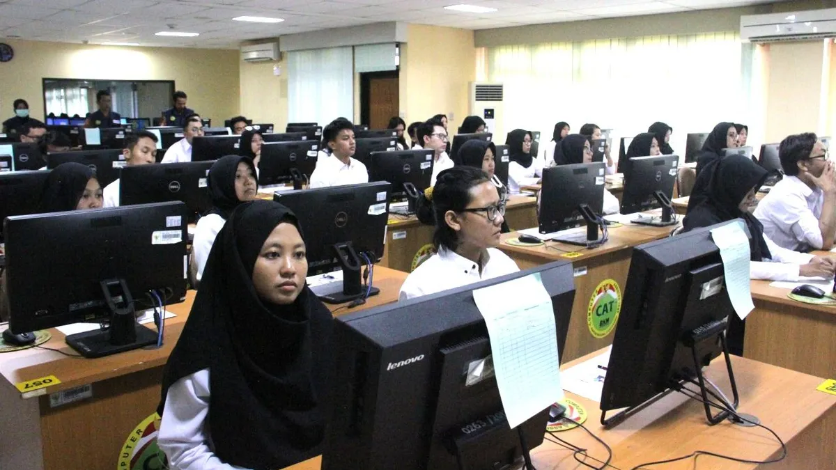 Dari jumlah formasi tersebut dibagi menjadi 427.650 formasi untuk instansi pusat, dan 862.174 formasi untuk instansi daerah.