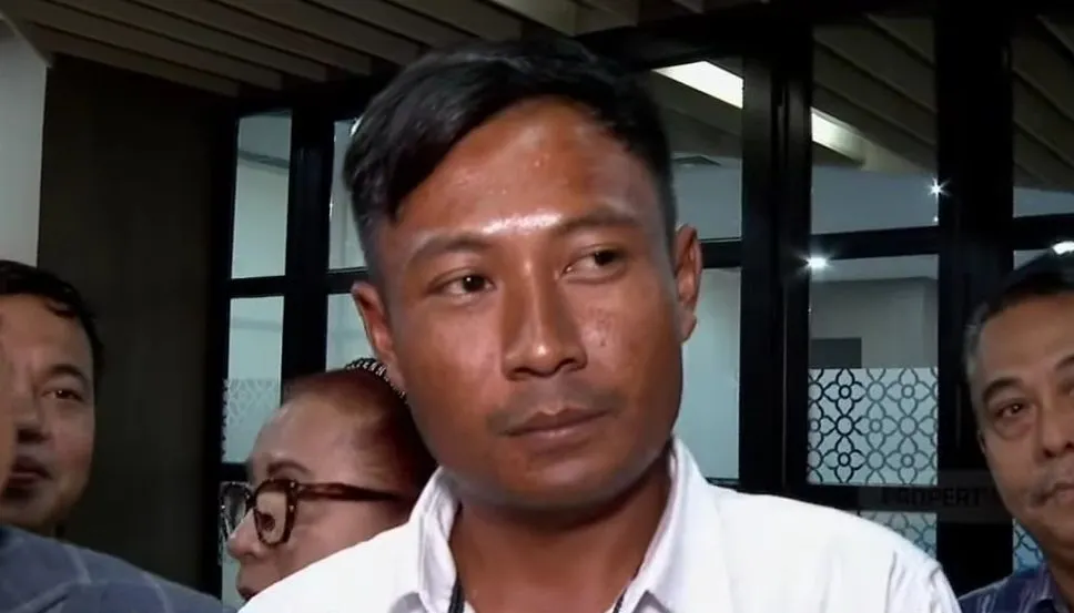 Saksi kunci kasus pembunuhan Vina Cirebon yakni Dede Riswanto akhirnya muncul ke publik menanggapi somasi yang dilayangkan Iptu Rudiana.