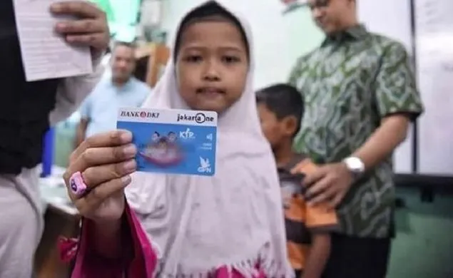 Sementara hanya bantuan sosial yang berasal dari anggaran pusat (APBN), seperti PKH dan BPNT, yang tetap akan cair seperti biasa.