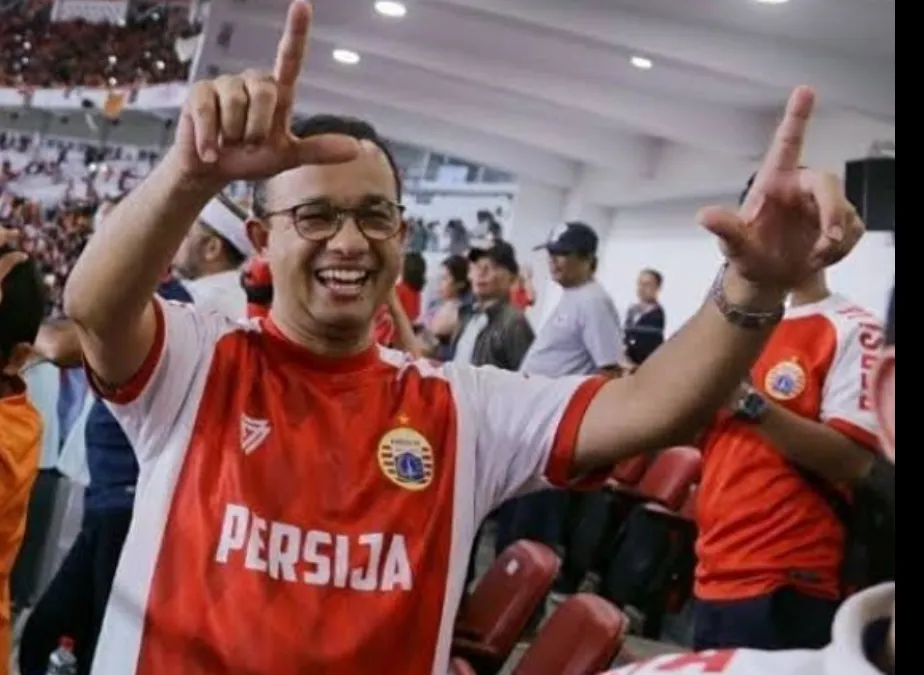 Ketiga paslon peserta Pilkada Jakarta kerap berusaha untuk bisa menarik simpatik dan hati dari para anggota The Jakmania.