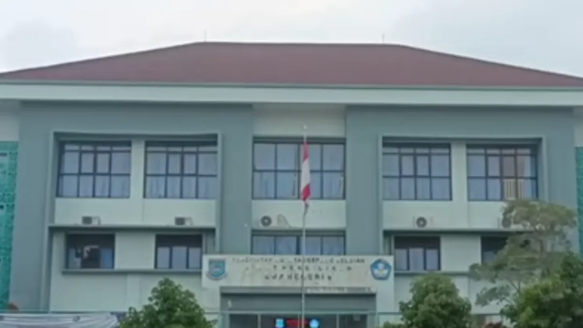 Akibat puluhan peserta didik mengalami Cacar Air dan Gondongan, SMPN 8 Kota Tangerang Selatan kini berstatus lockdown.
