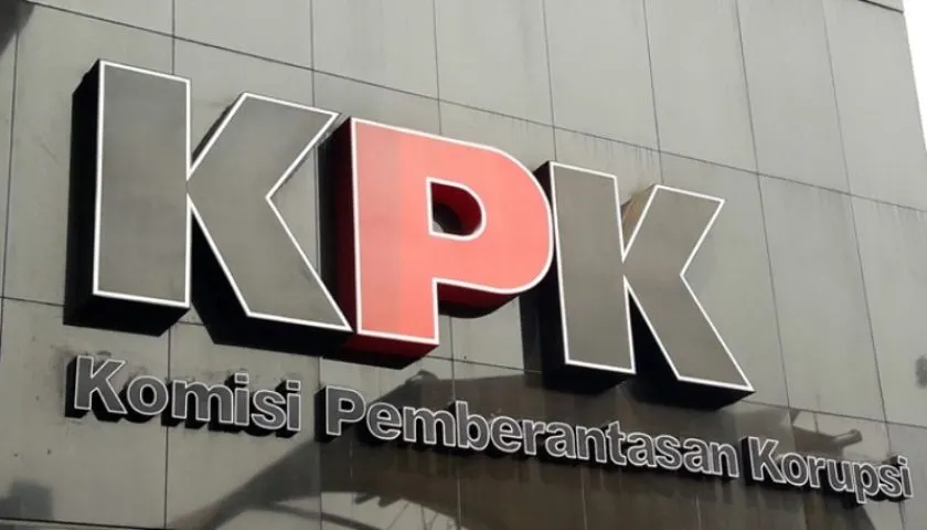 Pakar Hukum dan Pegiat Anti Korupsi, Hardjuno Wiwoho menegaskan bahwa KPK harus lebih serius untuk menangani kasus ini.