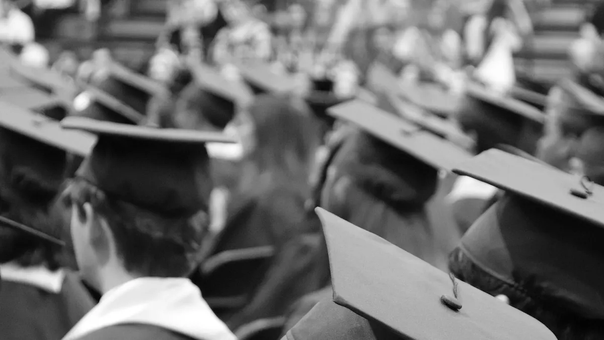 Bagi kebanyakan mahasiswa, Drop Out atau terhapusnya nama sebagai mahasiswa dari suatu almamater merupakan hal paling dihindari.