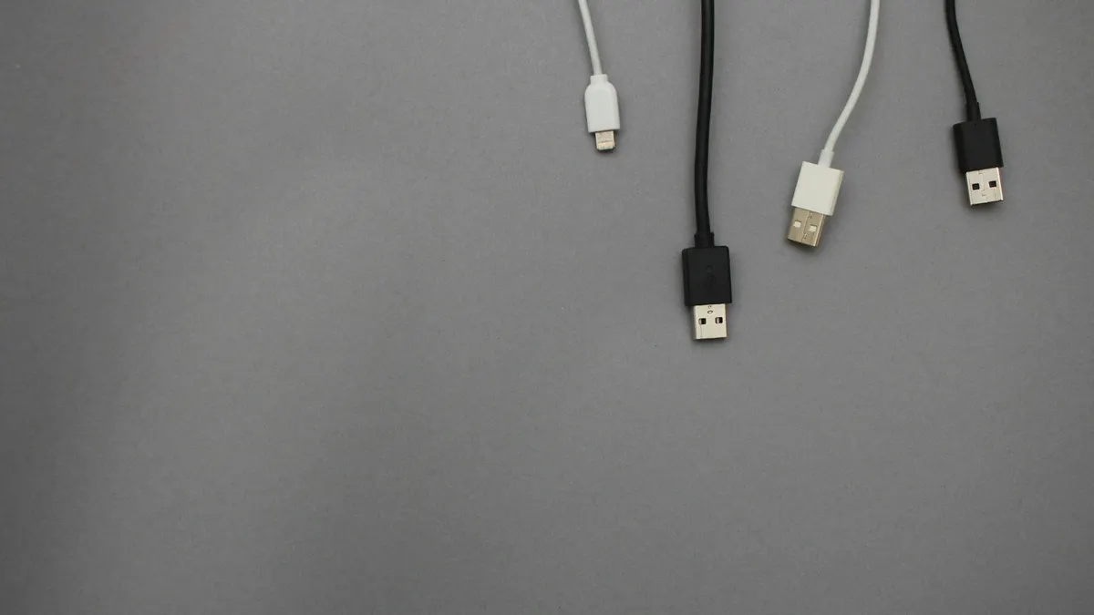 Perbedaan, Keunggulan, dan Kekurangan Jenis Kabel USB