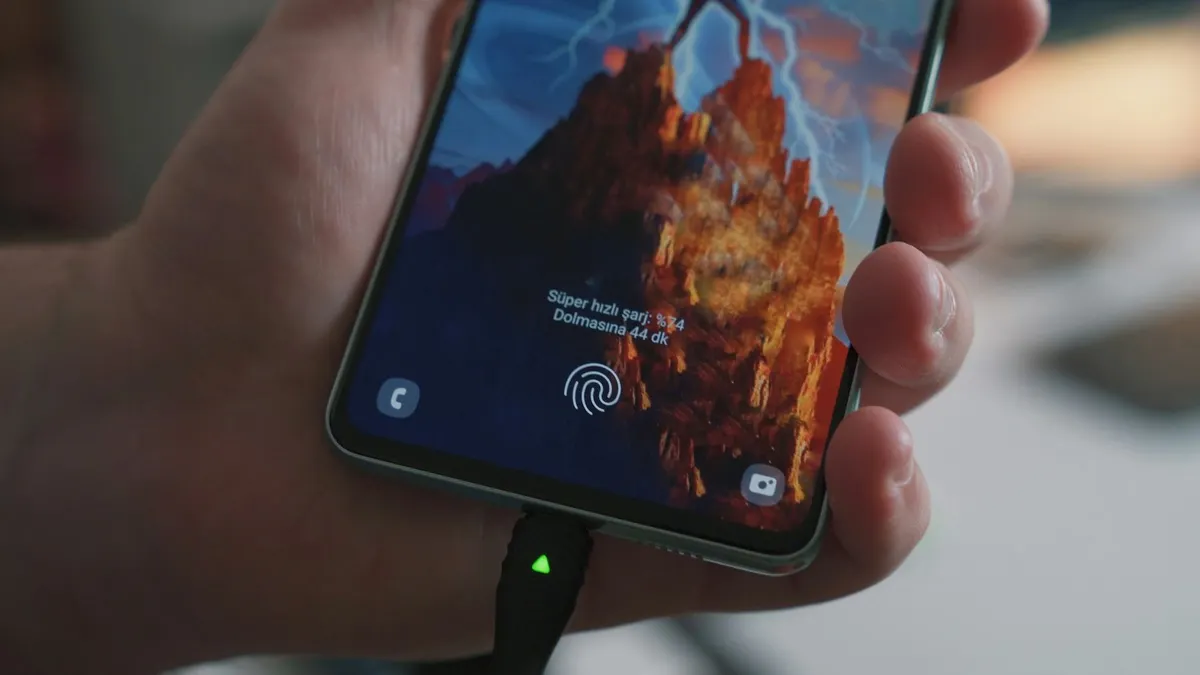 Illustrasi. Cara Aktifkan Fitur Bypass Charging di HP Samsung