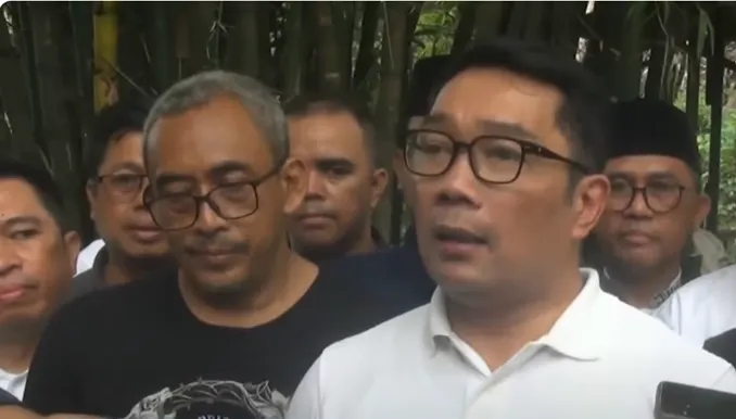 Ridwan Kamil berjanji akan membenahi Sungai Ciliwung dengan pendekatan realistis jika terpilih sebagai Gubernur DKI Jakarta pada Pilgub 2024.