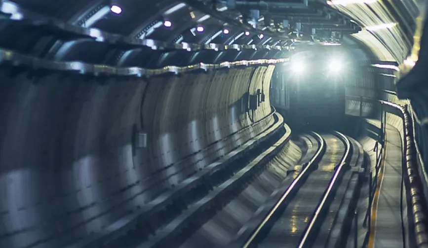 MRT Jakarta jalur Utara-Selatan fase 2 menghubungkan Bundaran HI ke Ancol, total 27,8 km, dengan penyelesaian ditargetkan 2029.