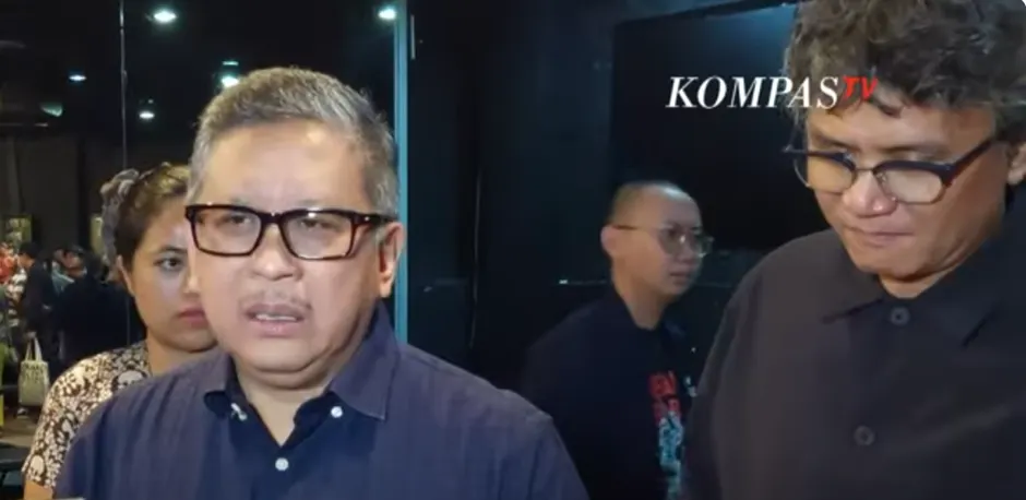 Sekretaris Jenderal PDIP, Hasto Kristiyanto, memberikan tanggapan yang berbeda mengenai akun Fufufafa.