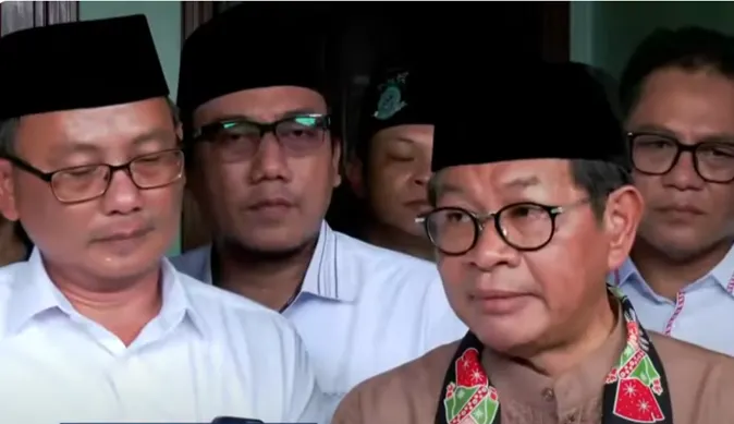 Pramono Anung dan Rano Karno, calon gubernur dan calon wakil gubernur Pilgub Jakarta 2024, mengunjungi Ketua Forum Betawi Rempug.