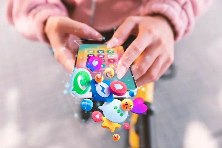 Ilustrasi Orang yang Selalu Update Status di Medsos