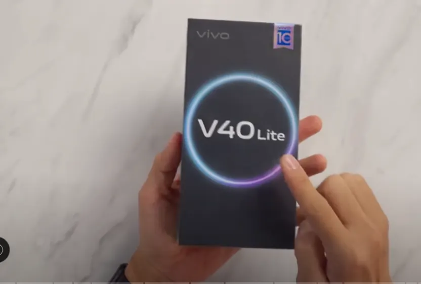 Vivo V40 Lite 4G harganya sekitar 3 jutaan rupiah. Sementara V40 Lite 5G di angka 4-5 jutaan rupiah.