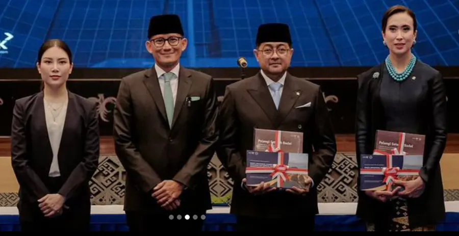 Di Kabinet Merah Putih pemerintahan Prabowo-Gibran, ada dua menteri di bidang pariwisata dan ekonomi kreatif, sebelumnya hanya Sandiaga Uno.