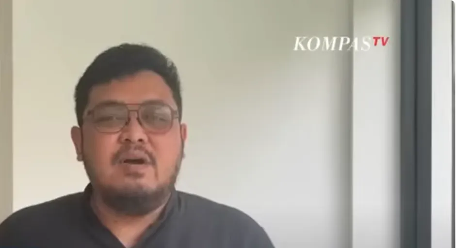 Juru bicara Anies Baswedan, Angga Putra Firdian, berharap KPU dan KPUD Jakarta segera menyesuaikan aturan PKPU.