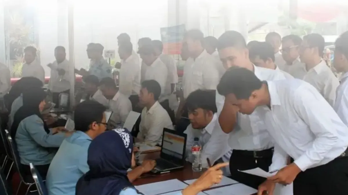 Tahapan seleksi Calon Pegawai Negeri Sipil (CPNS) saat ini sudah sampai di pengumuman hasil seleksi administrasi.