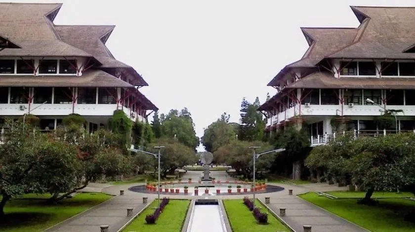 Kira-kira di Indonesia sendiri ada universitas mana saja yang masuk daftar terbaik berdasarkan pemeringkatan QS WUR 2024?
