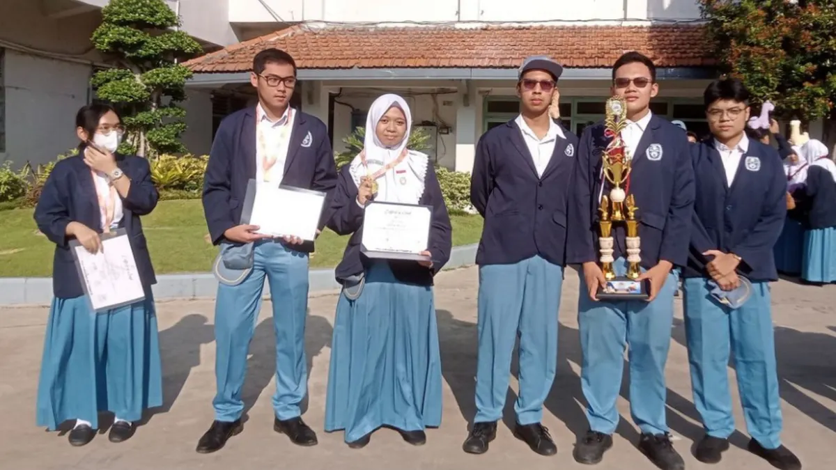 SMAN 5 Surabaya.