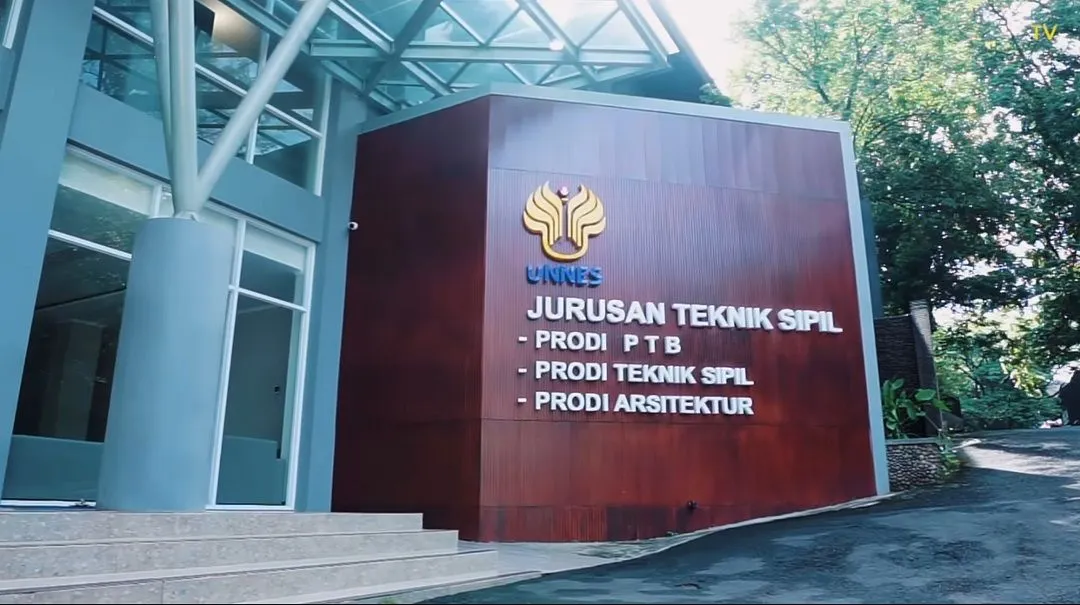 Jurusan kuliah teknik ini ada di Universitas Negeri Semarang (UNNES), Universitas Gadjah Mada (UGM), dan Universitas Brawijaya (UB).