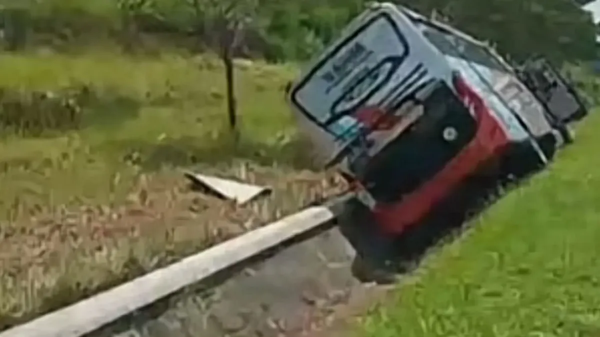 Kecelakaan Tunggal Bus PO Rosalia Indah di Tol Batang-Semarang