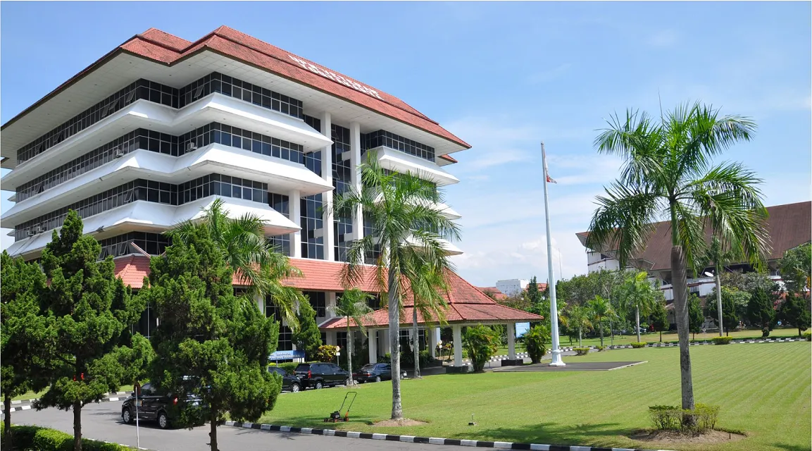 Universitas Pembangunan Negeri (UPN) Veteran Yogyakarta menjadi salah satu PTN yang terletak di Yogyakarta.