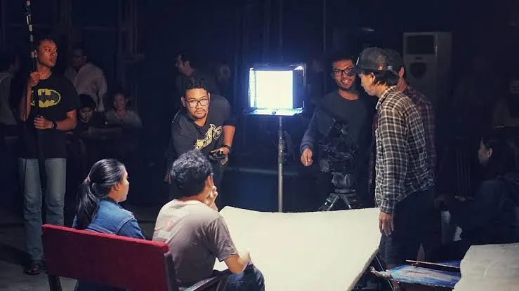 Kamu tertarik untuk mendalami dunia film dan ingin berkarier di industri tersebut, ada beberapa jurusan kuliah yang cocok untukmu.