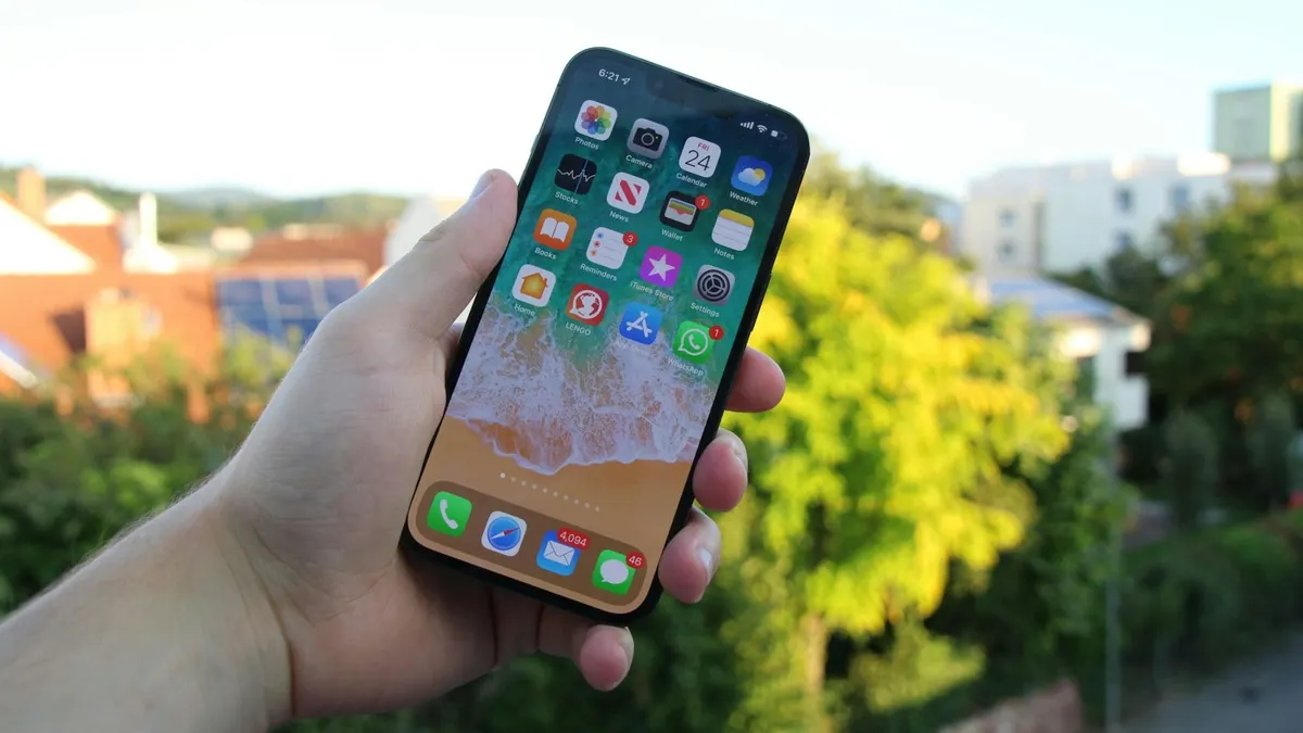 daftar seri iPhone yang bisa update iOS 18
