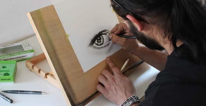 Ilustrasi jurusan kuliah yang cocok bagi yang hobi menggambar